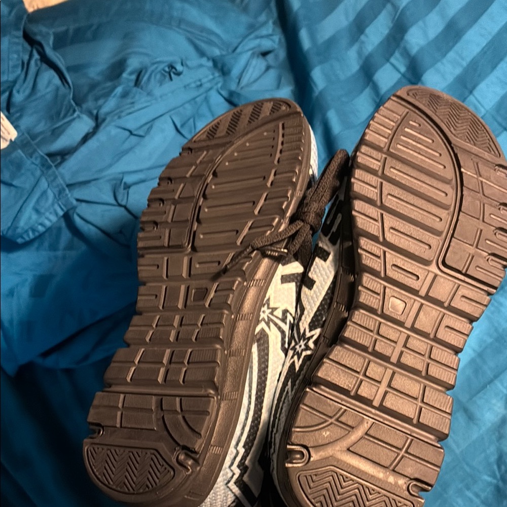 San Antonio Spurs Themed Sneakers - Picture 6 of 6